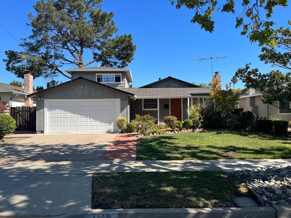 1118 Scotland Dr. in Cupertino, CA - Building Photo