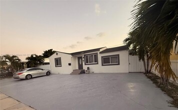 4024 NW 4th St in Miami, FL - Building Photo - Building Photo