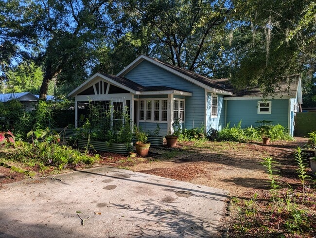 910 NW 29th Pl