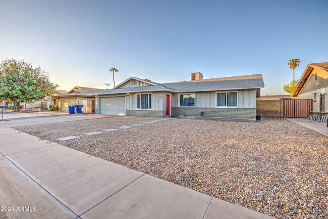 2122 E Radcliffe Dr in Tempe, AZ - Building Photo - Building Photo