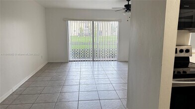 10389 N Kendall Dr in Miami, FL - Building Photo - Building Photo