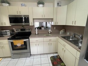 1480 W 46th St-Unit -210 in Hialeah, FL - Foto de edificio - Building Photo
