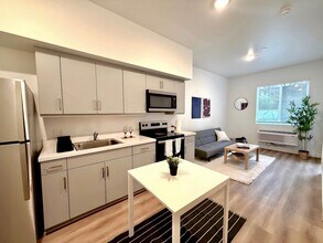 Luxurious Apartments - 3 Bedroom, 2 Bedroom and 1 Bedroom units available! in Los Angeles, CA - Building Photo - Building Photo