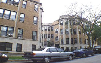 861-883 W Cornelia Ave in Chicago, IL - Foto de edificio - Building Photo