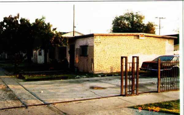 5635-5643 1/2 Gotham St. in Bell Gardens, CA - Building Photo