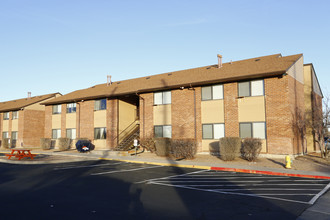 Platte Valley Apartments in Brighton, CO - Foto de edificio - Building Photo