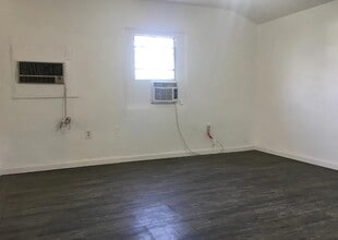 3508 Crestmore Rd in Jurupa Valley, CA - Building Photo - Building Photo