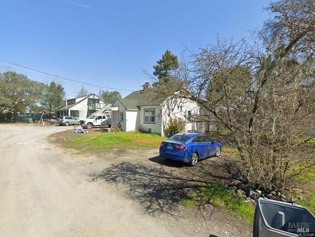 property at 7 Hawthorne Ct