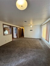 2361 COMMERCIAL in Pahrump, NV - Foto de edificio - Building Photo