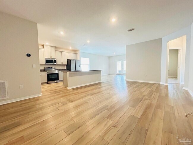 6230 Forest Pines Dr in Bellview, FL - Foto de edificio - Building Photo