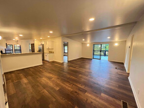116 Oak Grove Cir in Franklin, PA - Building Photo - Building Photo