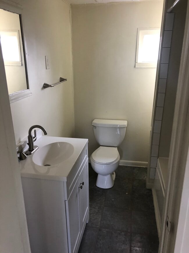 14 N Huron St, Unit 14 N Huron in Wheeling, WV - Building Photo - Building Photo