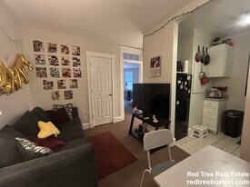 822 Beacon St, Unit 1E in Boston, MA - Building Photo