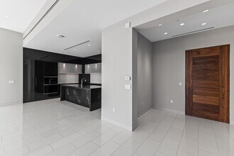 6587 N Palmeraie Blvd, Unit Unit 2003 in Paradise Valley, AZ - Building Photo - Building Photo