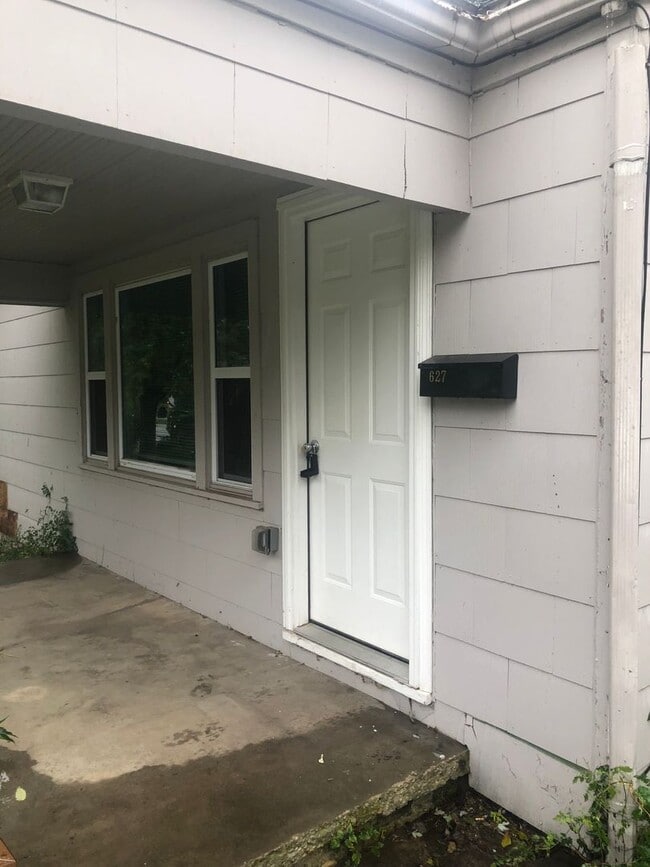 property at 627 S Fort Ave