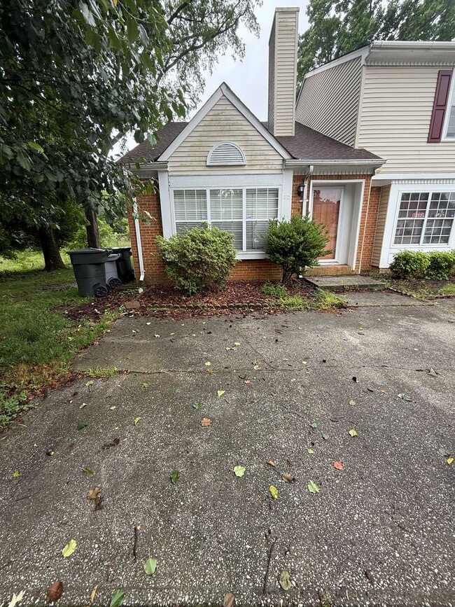 70 Riverchase Dr in Hampton, VA - Building Photo - Building Photo