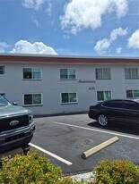 8151 Blind Pass Rd in St Pete Beach, FL - Building Photo