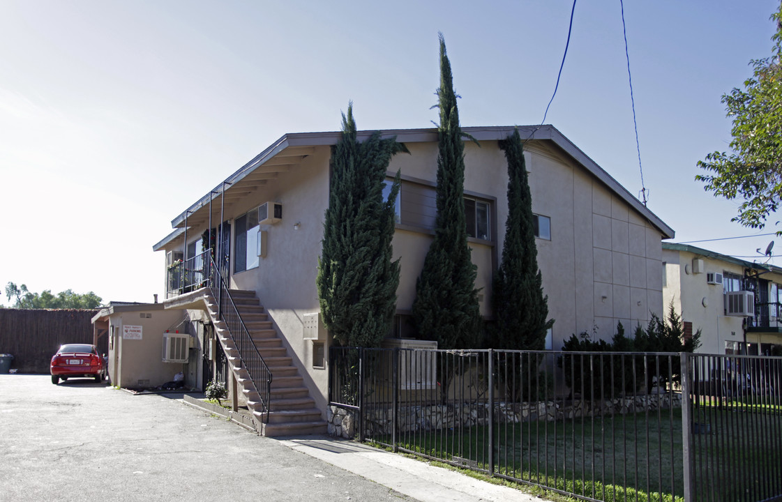 806 E Richland St in Ontario, CA - Building Photo