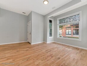 2731 W St Georges Ct in Chicago, IL - Building Photo - Building Photo