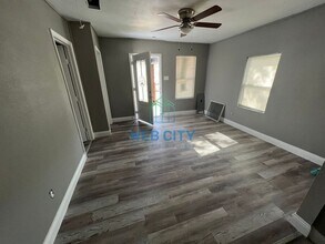 2211 Hooper St in Dallas, TX - Building Photo - Building Photo