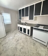 913 N Gregory St in Urbana, IL - Building Photo - Building Photo