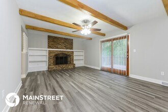 501 SW Shamrock Pl in Blue Springs, MO - Foto de edificio - Building Photo