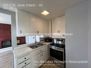 255 E St John St in San Jose, CA - Building Photo - Building Photo