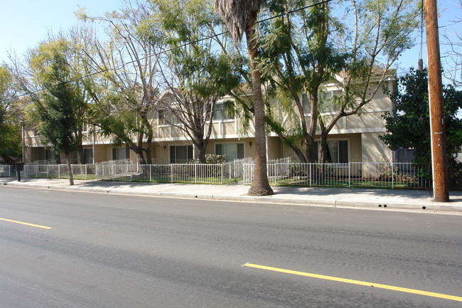 7639 Kester Ave in Van Nuys, CA - Building Photo - Building Photo