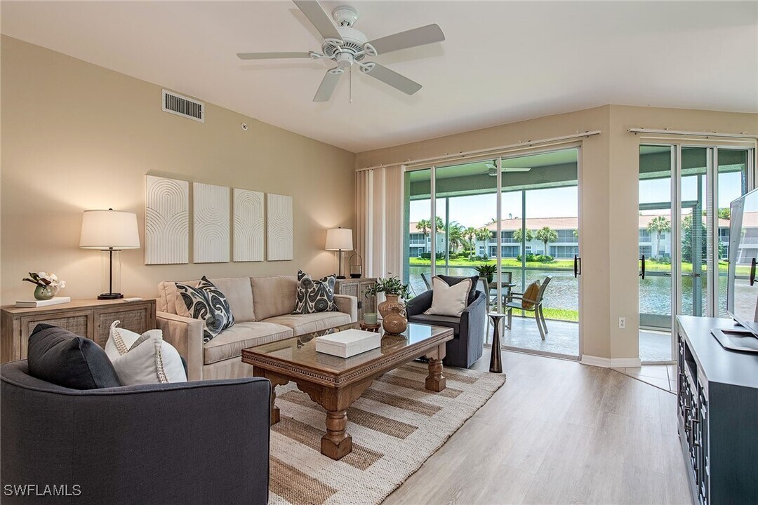 2230 Arielle Dr in Naples, FL - Building Photo
