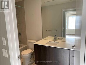 5035 Harvard Rd in Mississauga, ON - Building Photo - Building Photo