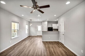 207 Peruna Dr in Marble Falls, TX - Building Photo - Building Photo