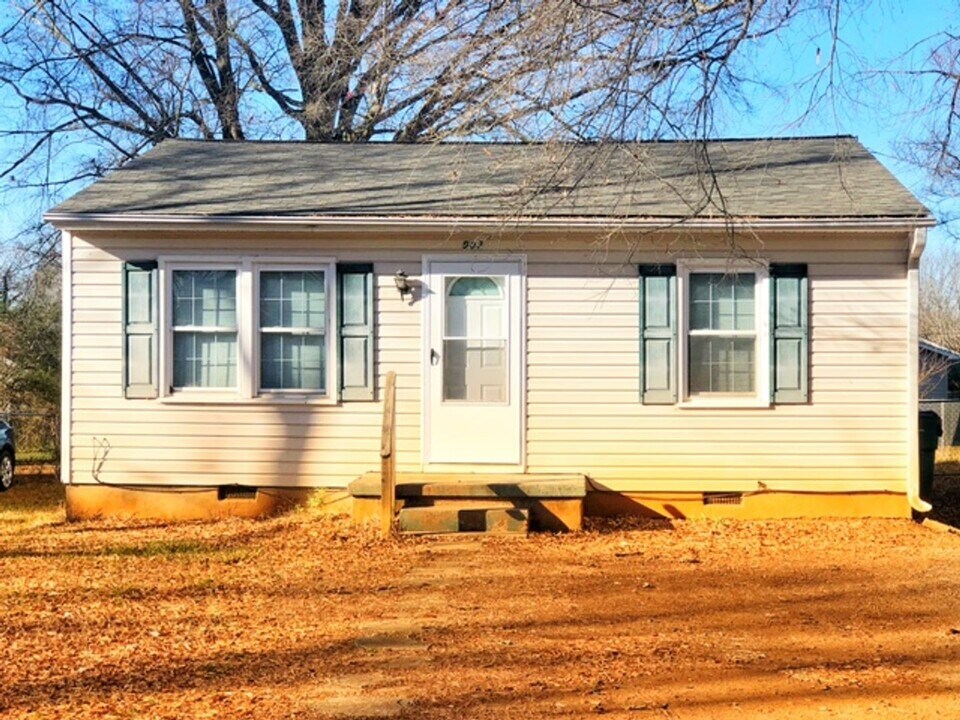 903 Turrentine St in Burlington, NC - Building Photo