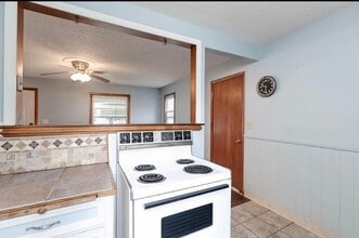 312 S Poplar St in Newton, KS - Building Photo - Building Photo