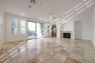 3966 E Crest Ln in Phoenix, AZ - Foto de edificio - Building Photo