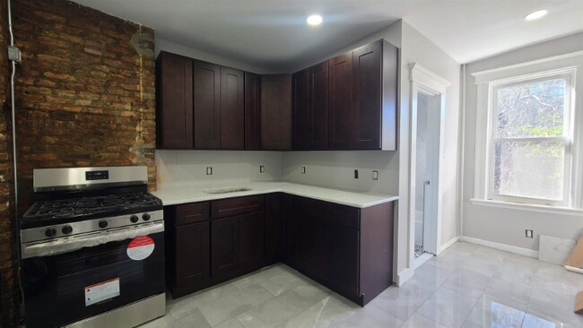 165 Clendenny Ave-Unit -4 in Jersey City, NJ - Building Photo - Building Photo