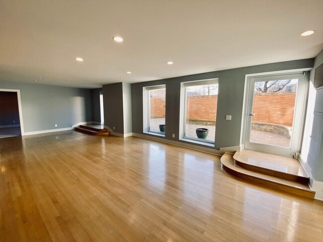 221 W 48th St in Kansas City, MO - Building Photo - Building Photo