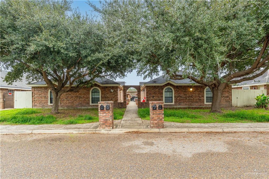 2100 Aruba Dr, Unit 2 in Edinburg, TX - Building Photo