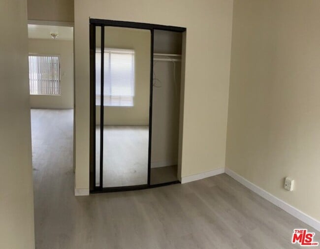 910 S Kingsley Dr in Los Angeles, CA - Building Photo - Building Photo