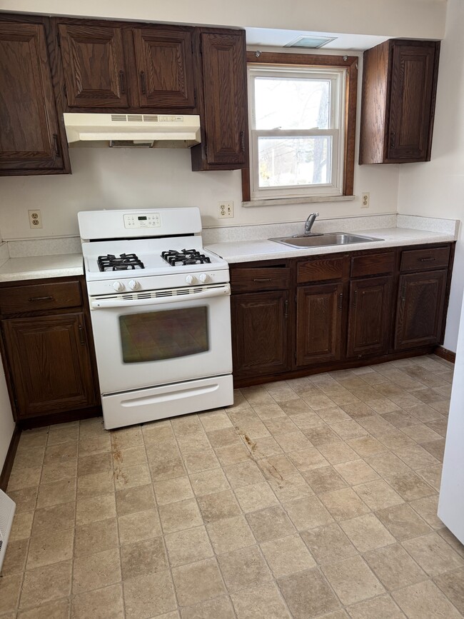 918 Powell Ave, Unit 3 in Erie, PA - Foto de edificio - Building Photo