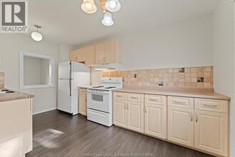 5442 Lassaline Ave in Windsor, ON - Building Photo - Building Photo