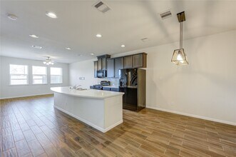 8335 Hawthorn Vly Ln in Houston, TX - Building Photo - Building Photo