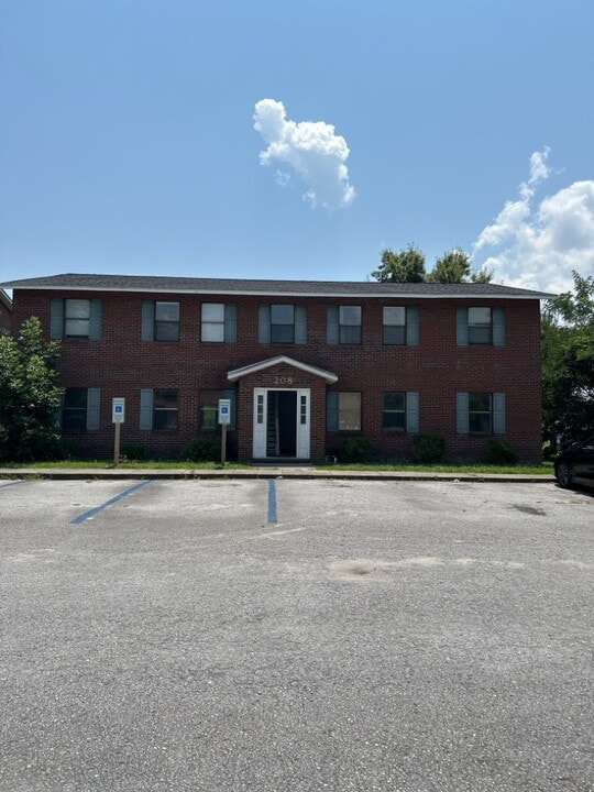 214 Zack Cir in Jacksonville, NC - Building Photo