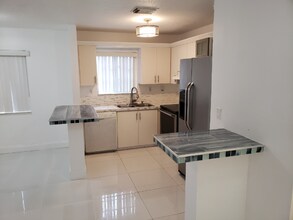 18616 SW 100th Ave in Cutler Bay, FL - Building Photo - Building Photo