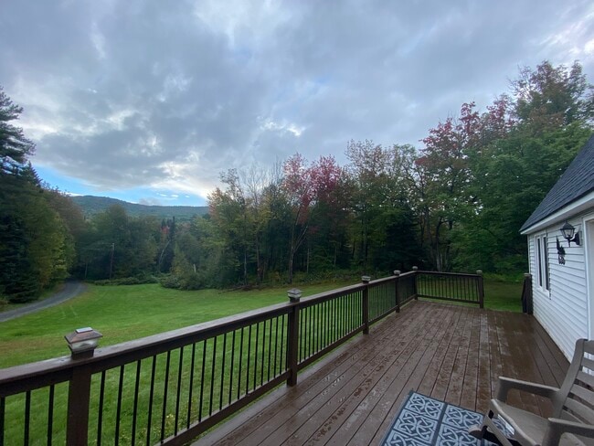 636 Old County Rd N in Waterford, VT - Foto de edificio - Building Photo