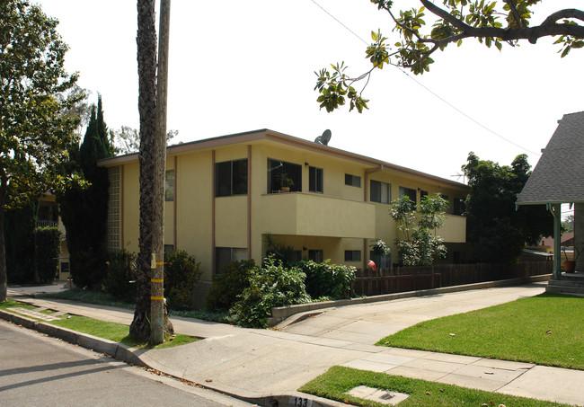 125 N Myrtle Ave in Monrovia, CA - Foto de edificio - Building Photo