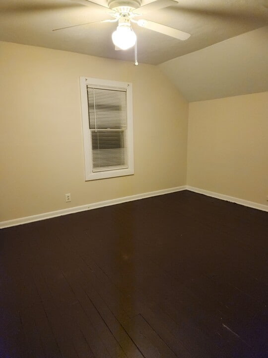 1409 8th St NW in Canton, OH - Foto de edificio