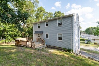 205 Hardy Pond Rd in Waltham, MA - Building Photo - Building Photo
