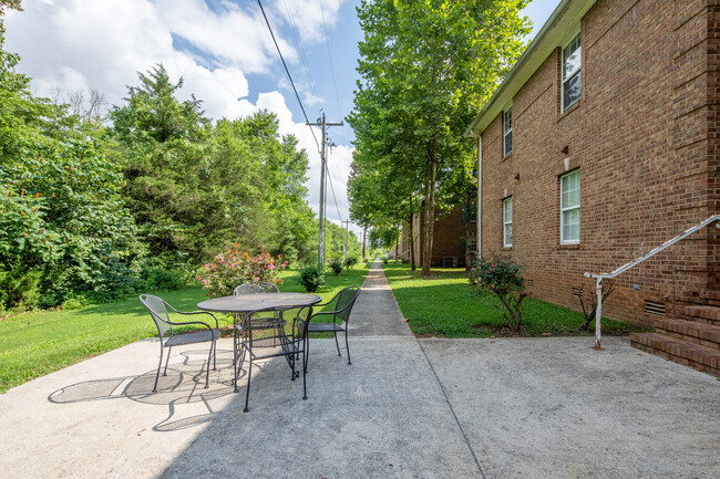 Admiral Place Apartments in Shelbyville, TN - Building Photo - Building Photo