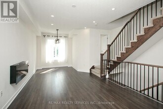 23-23 Donald Fleming Way in Whitby, ON - Building Photo - Building Photo