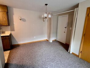 45 Jacqueline Rd, Unit 9 in Waltham, MA - Building Photo - Building Photo